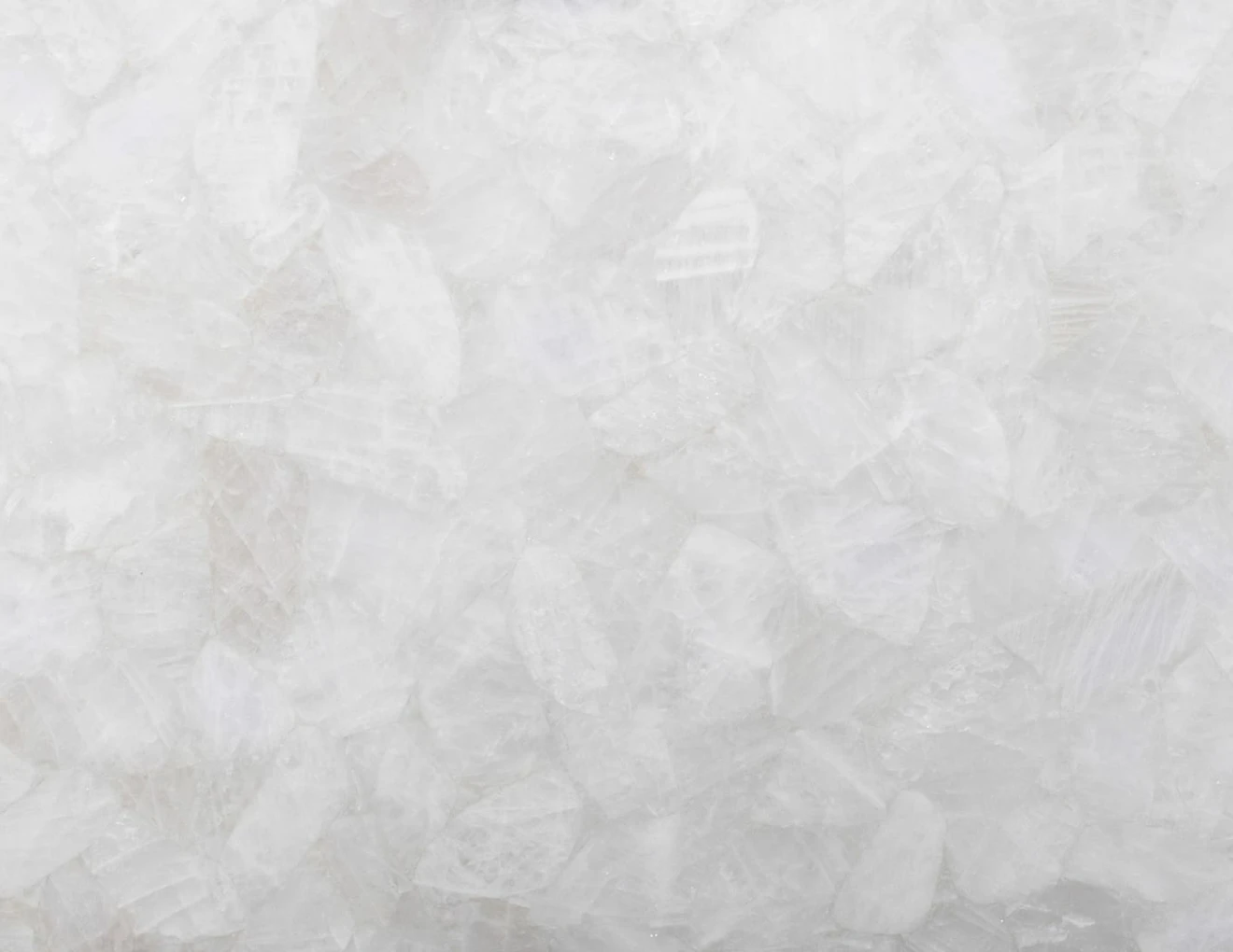 Halbedelsteinen white quartz