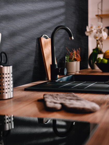 L'incomparabile bellezza del colore nero nel design: la declinazione nei graniti neri Favorita
