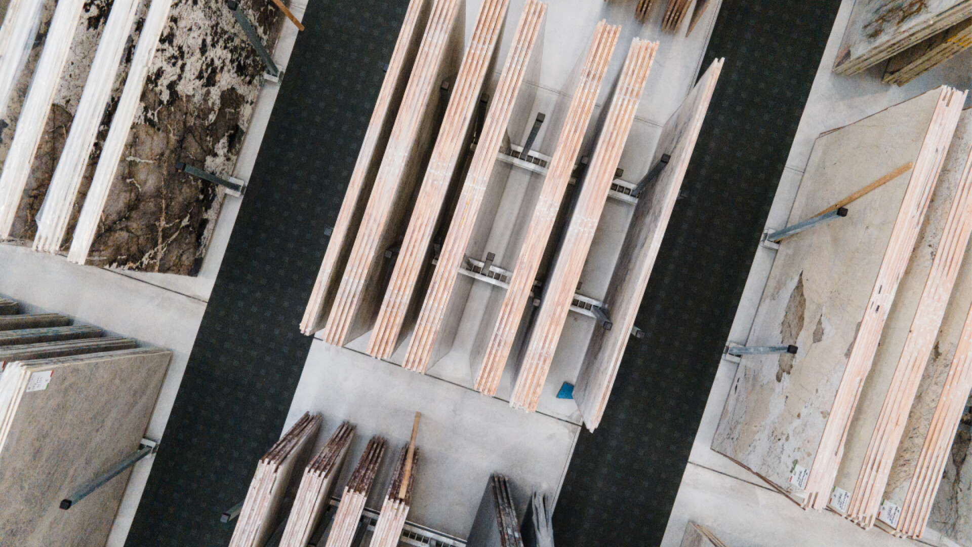 Natural stone cladding: the art of decorating spaces with elegance and versatility